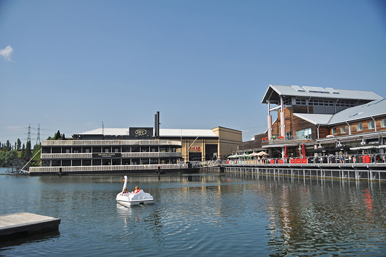 Lakeside Shopping Centre
